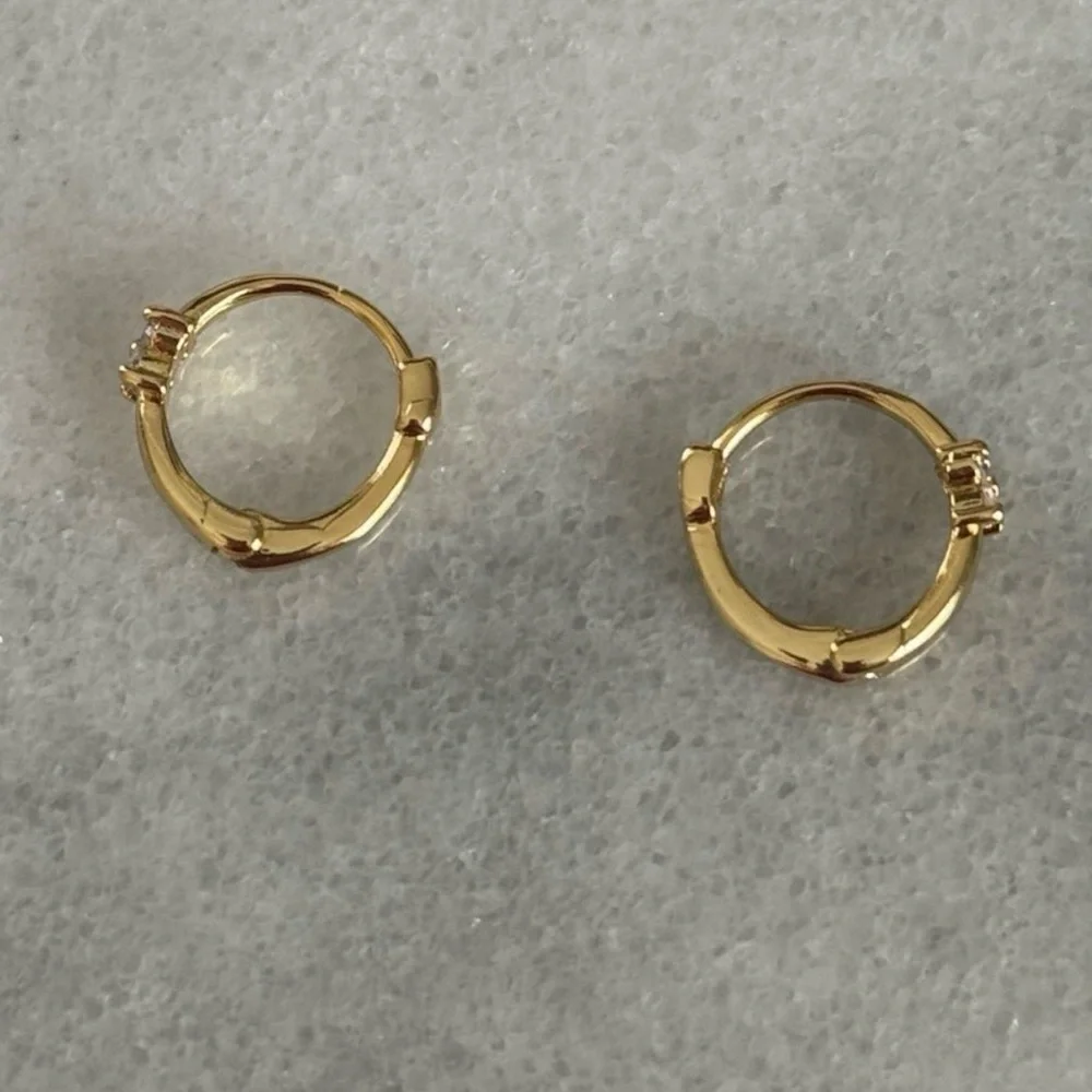 Gold Crystal Flower Huggie Hoop Earrings Brand New - Picture 3 of 6